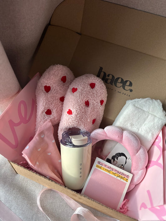 Valentine's Day Pink Gift Hamper for Her – Romantic and Thoughtful Surprises